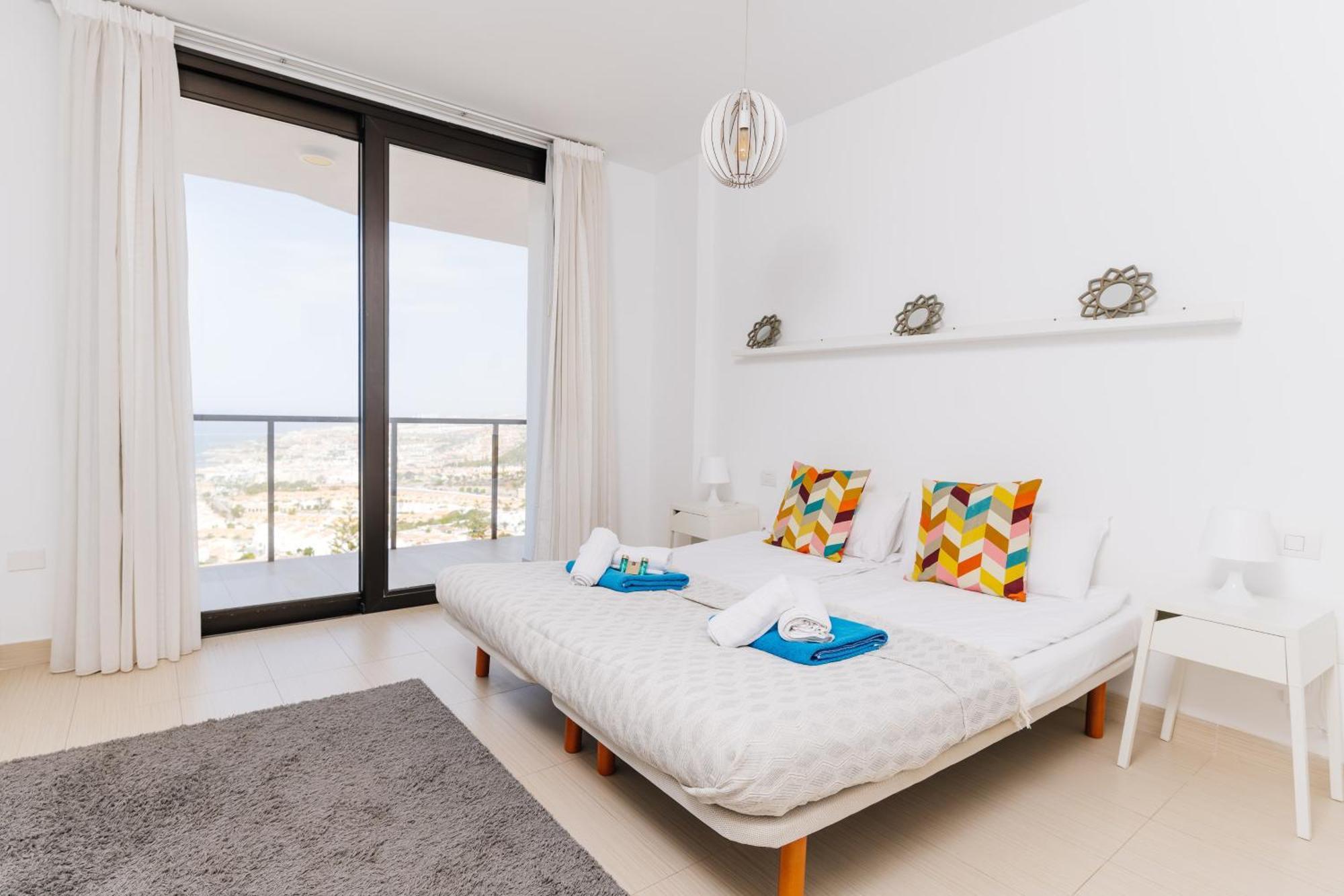 Sunset White Villa - Ocean View, Jakuzzi, Heated Pool, Air-Conditioning, Grill Playa de las Américas Kültér fotó